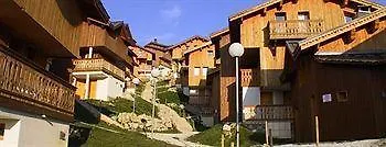 Madame Vacances Les Chalets Du Praz ラ・プラーニュ 0*,